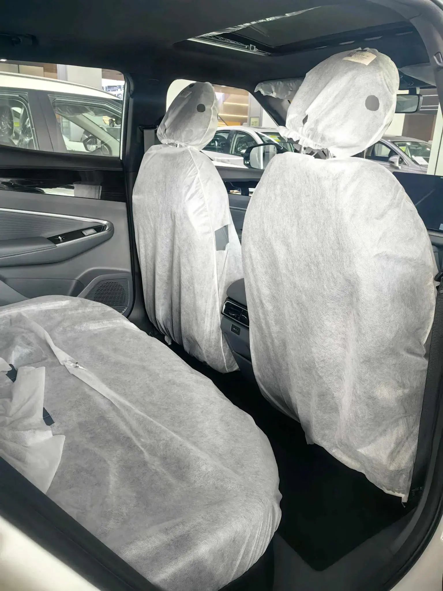 2023 GEELY AZKARRA thumbnail 4