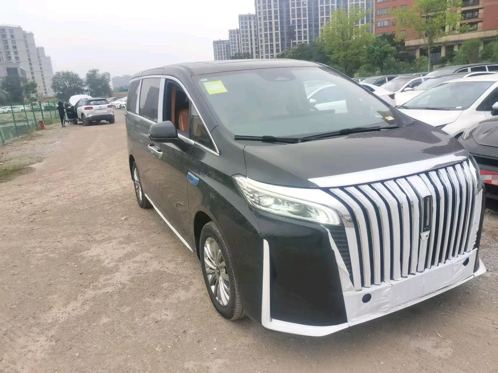 2024 HONGQI HQ9 thumbnail 3