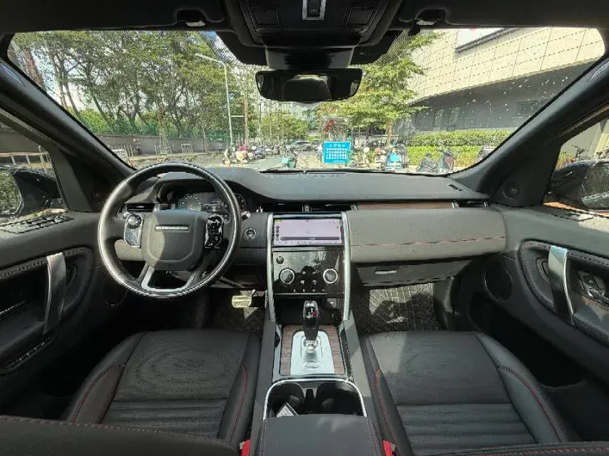 2021 LAND ROVER thumbnail 4