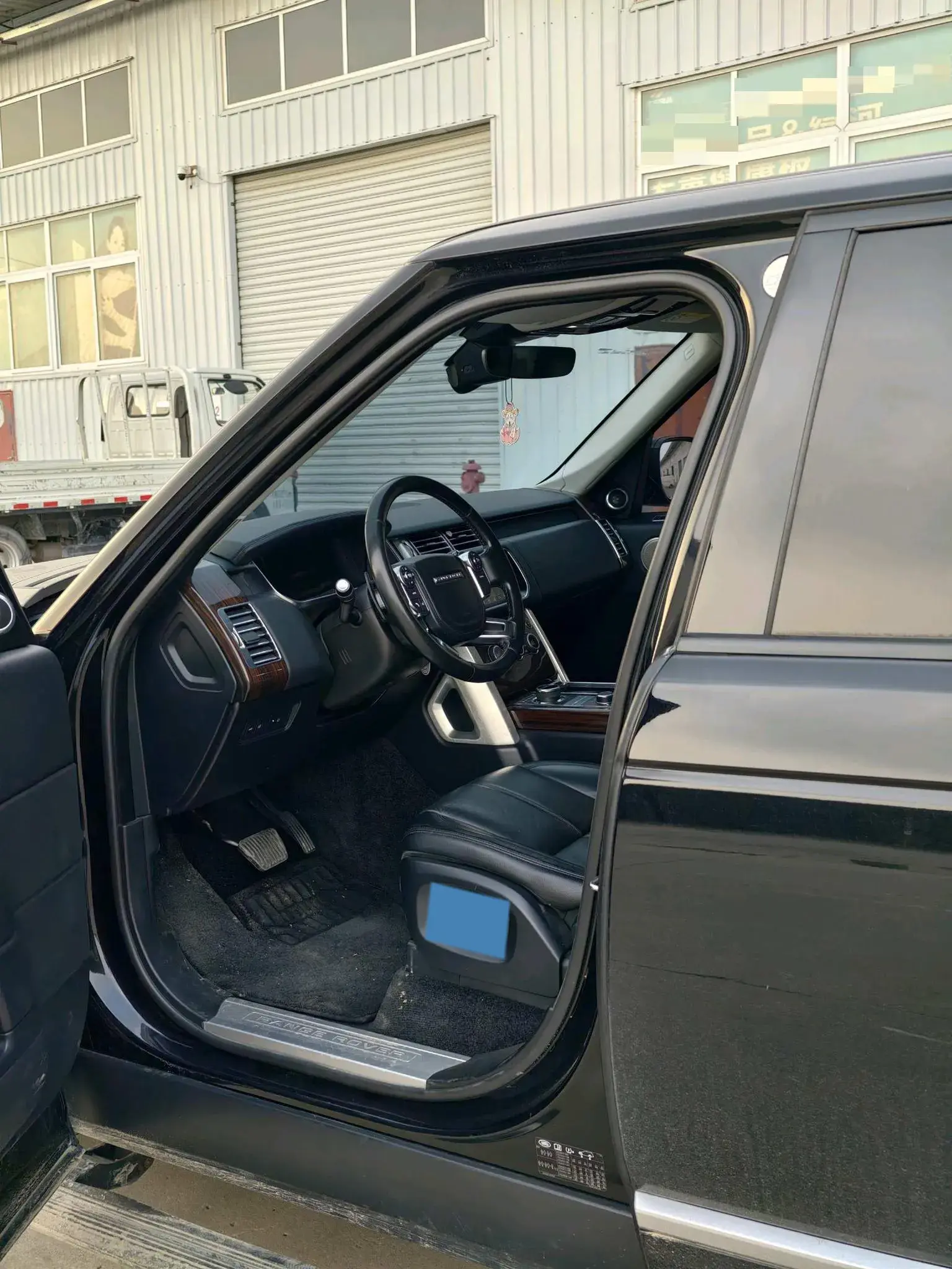 2017 LAND ROVER thumbnail 4