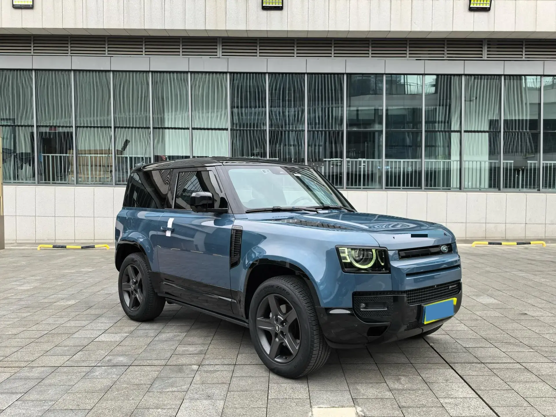 2022 LAND ROVER thumbnail 3