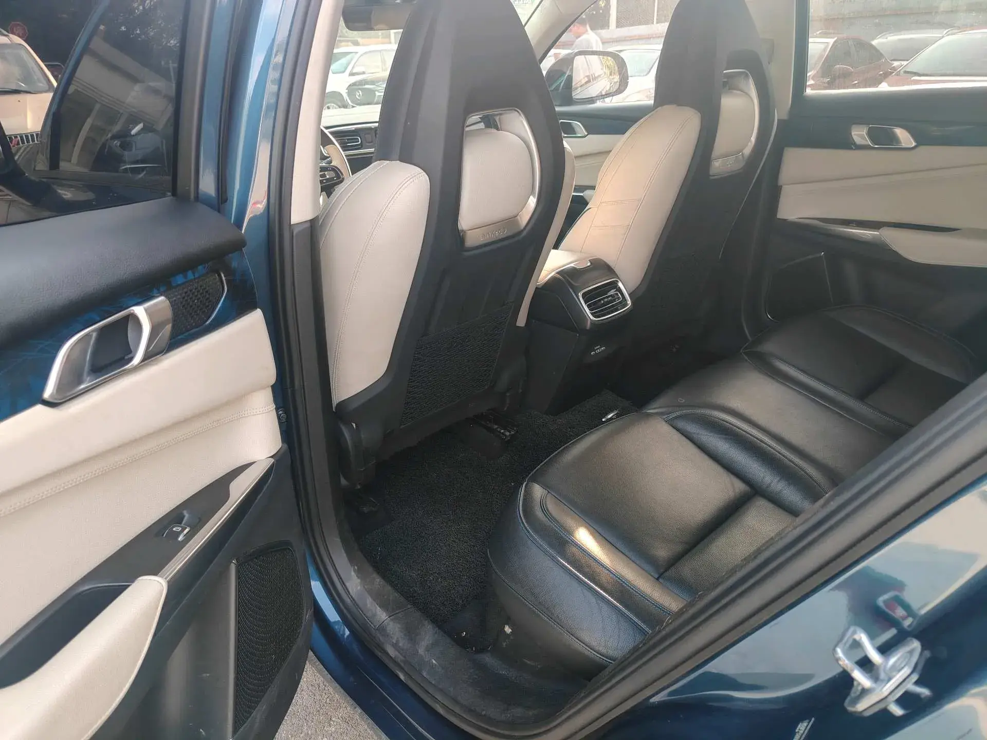 2017 LYNK&CO 01 thumbnail 3