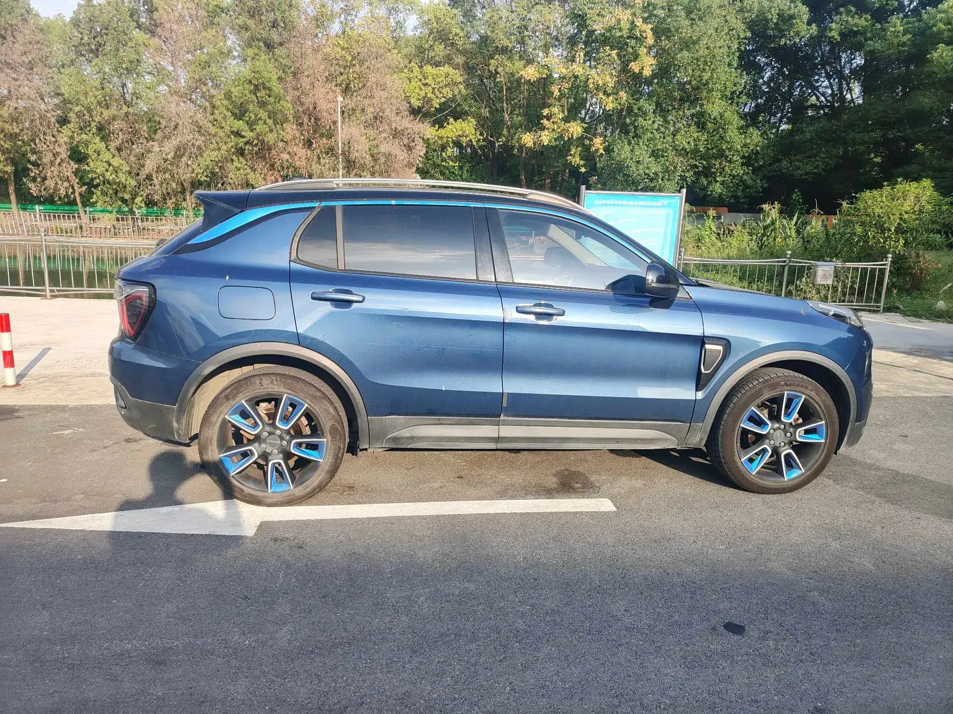 2017 LYNK&CO 01 thumbnail 2