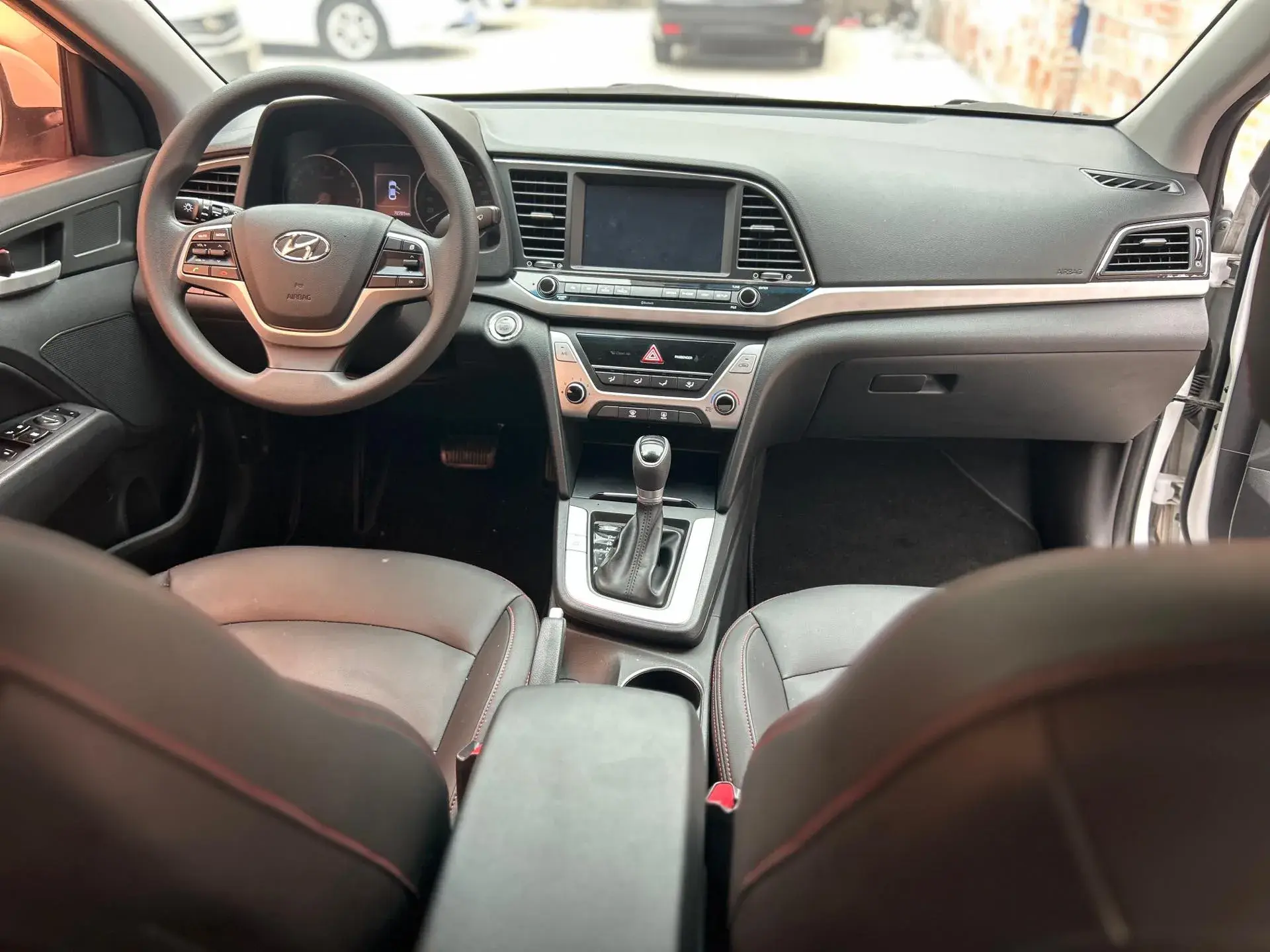 2016 HYUNDAI ELANTRA thumbnail 4