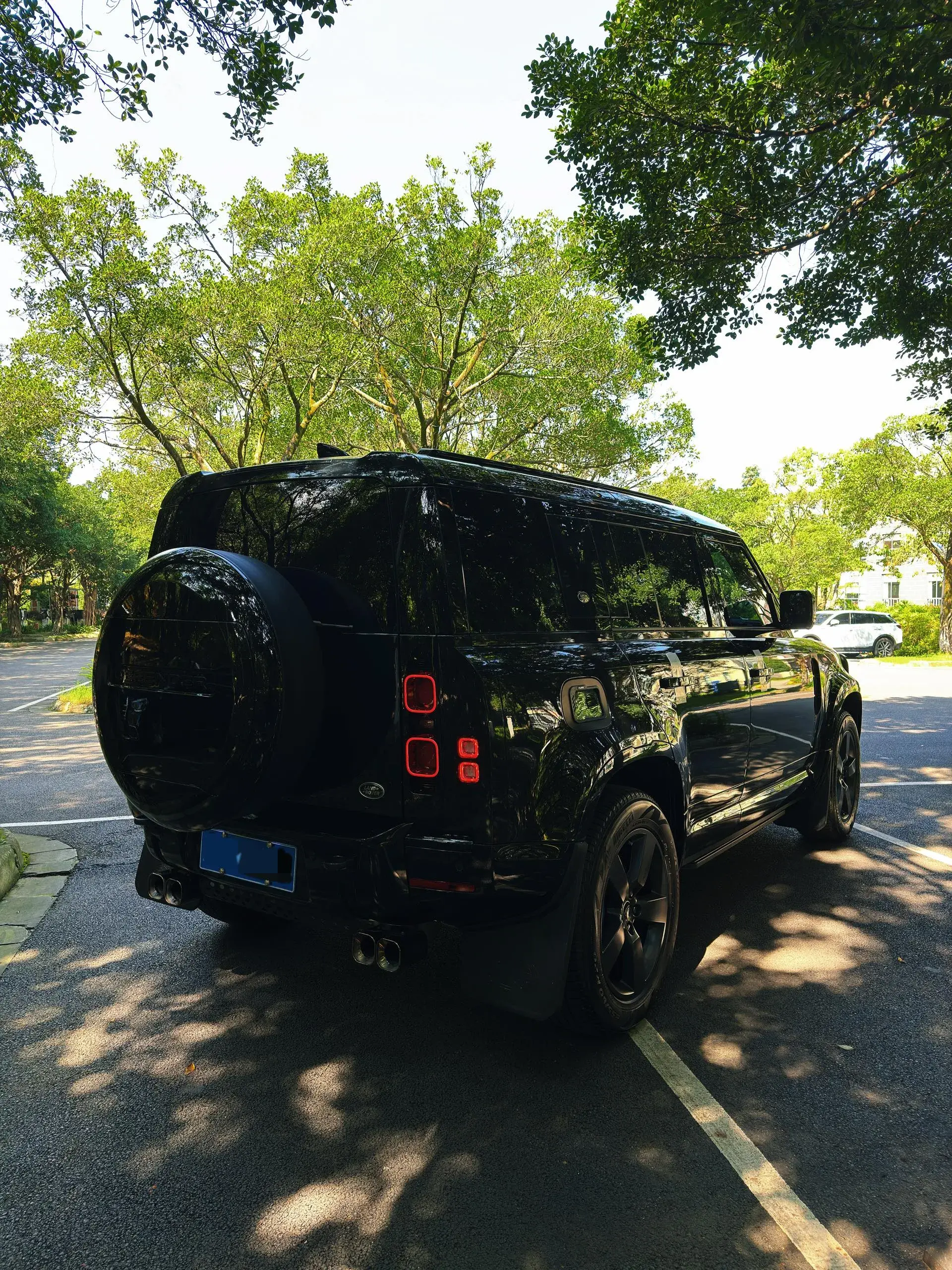 2024 LAND ROVER thumbnail 4