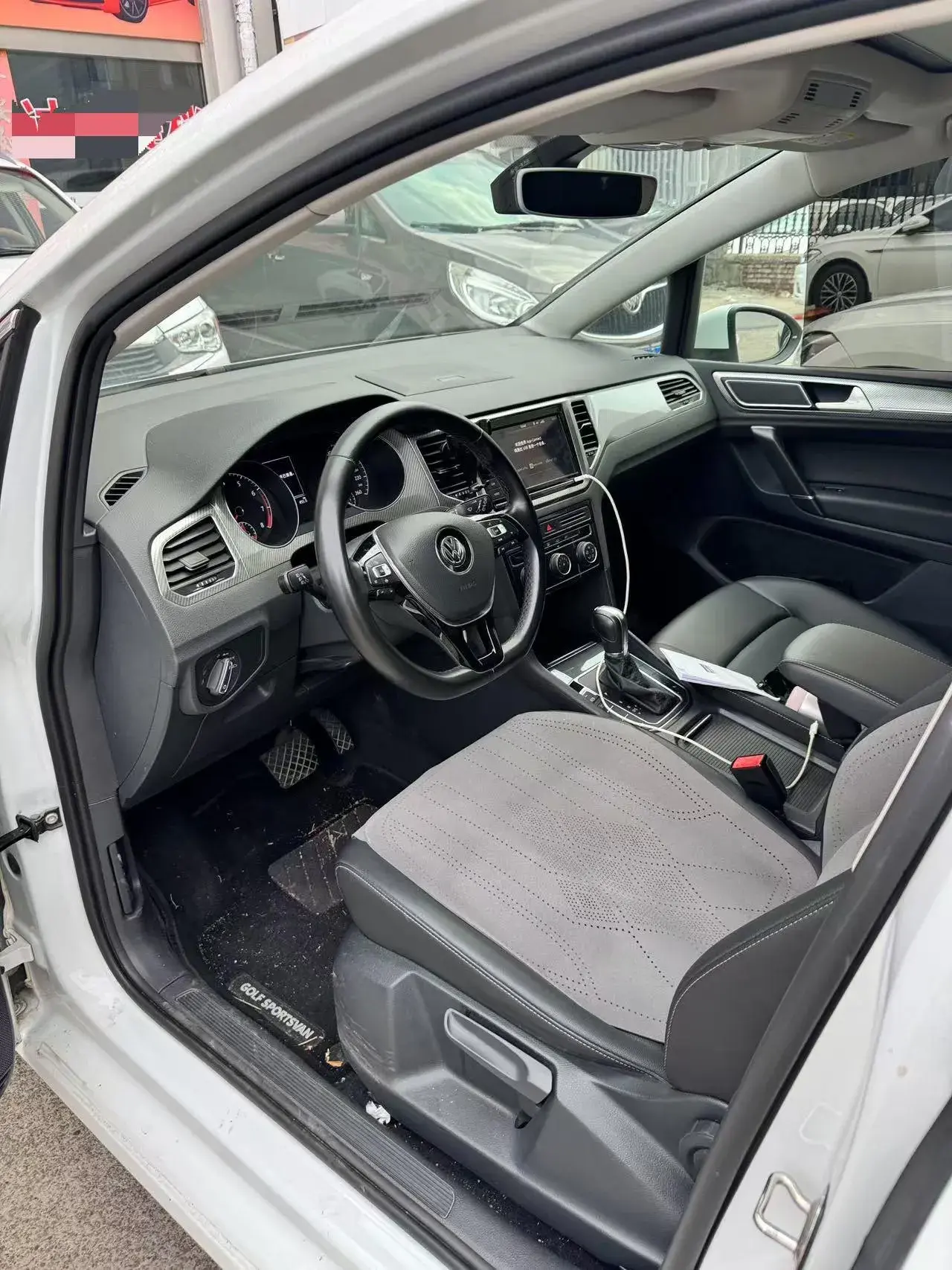 2018 VOLKSWAGEN GOLF thumbnail 3