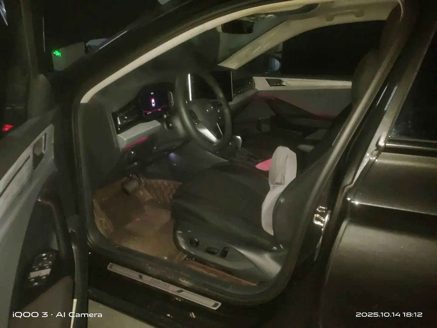 2023 VOLKSWAGEN SAGITAR thumbnail 3