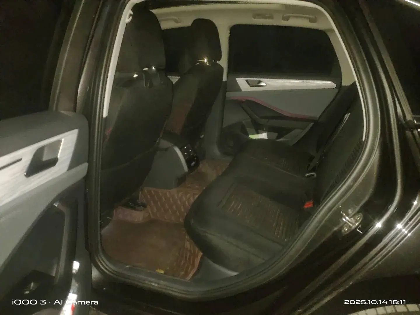 2023 VOLKSWAGEN SAGITAR thumbnail 2