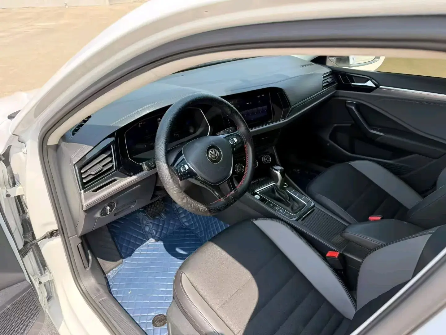 2021 VOLKSWAGEN SAGITAR thumbnail 4