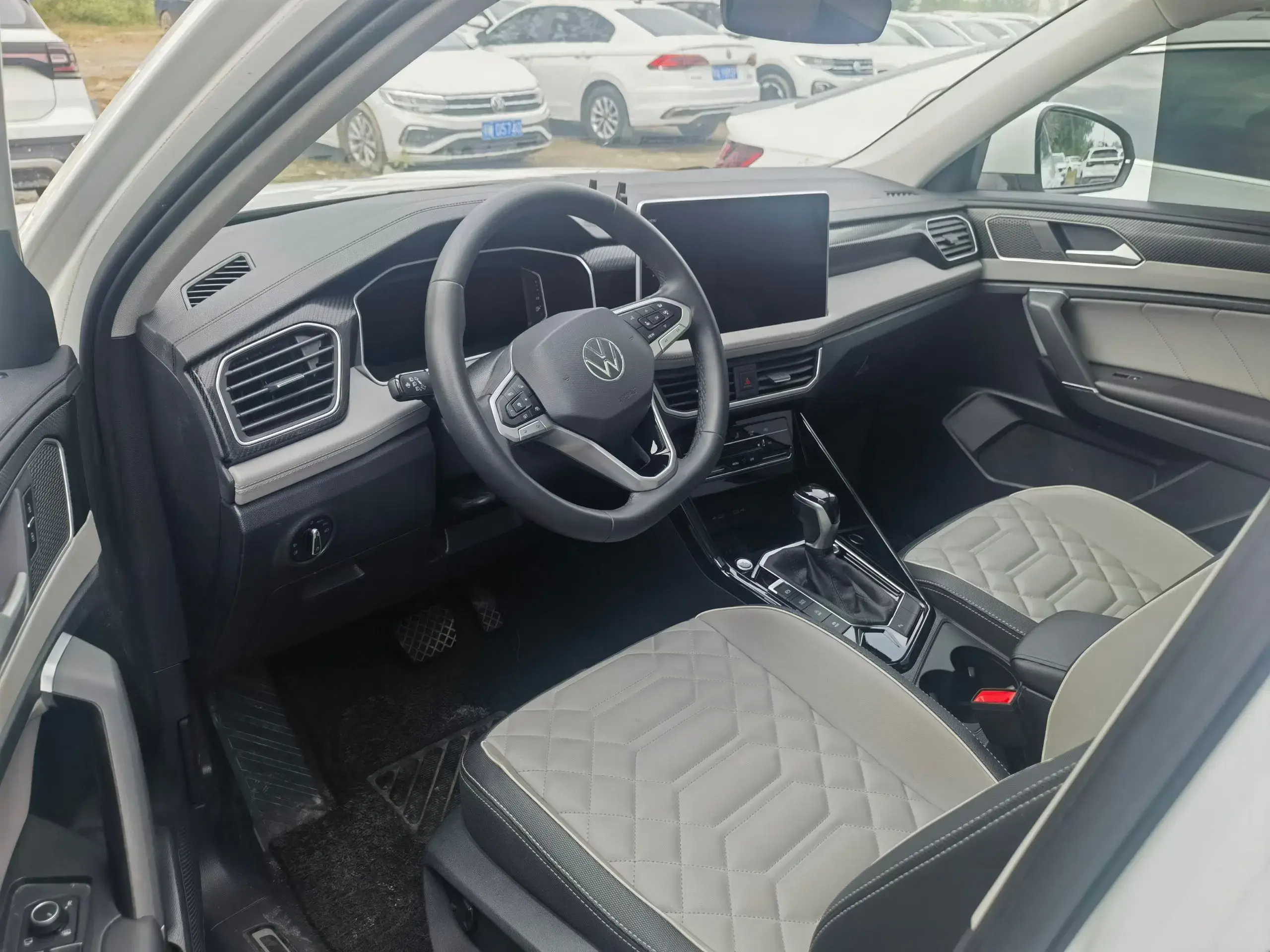 2023 VOLKSWAGEN TAYRON thumbnail 4