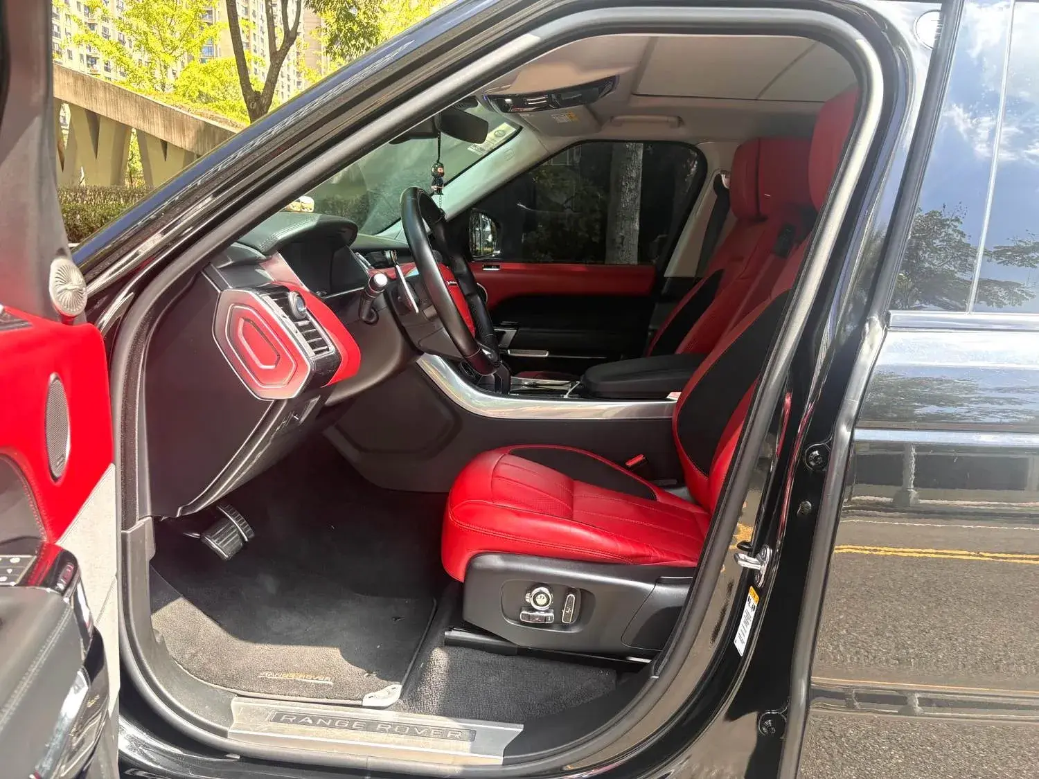 2018 LAND ROVER thumbnail 3