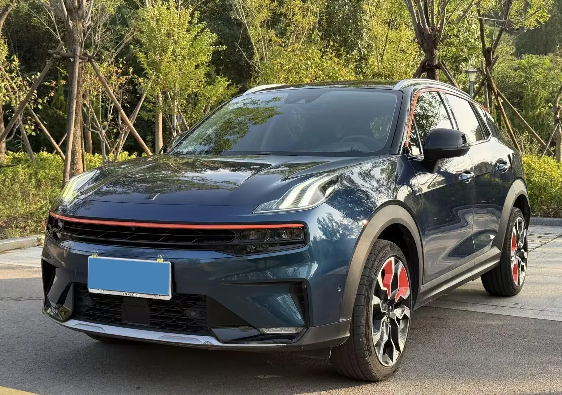2020 LYNK&CO 06 view 1