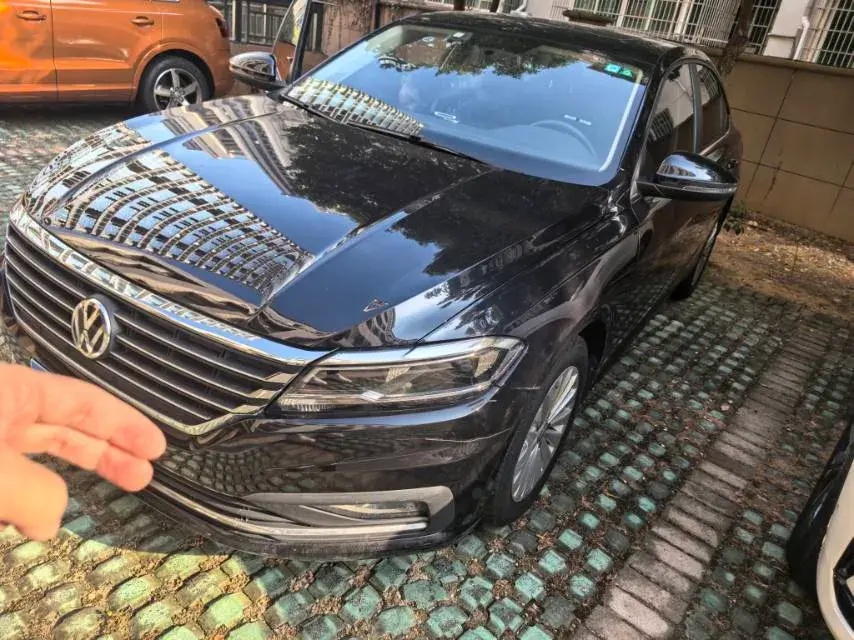 2018 VOLKSWAGEN LAVIDA view 1