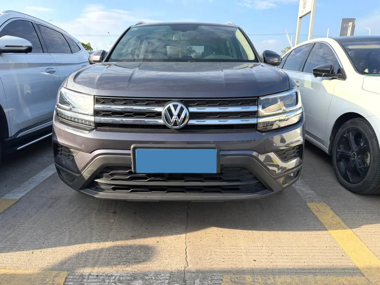 2019 VOLKSWAGEN THARU thumbnail 2