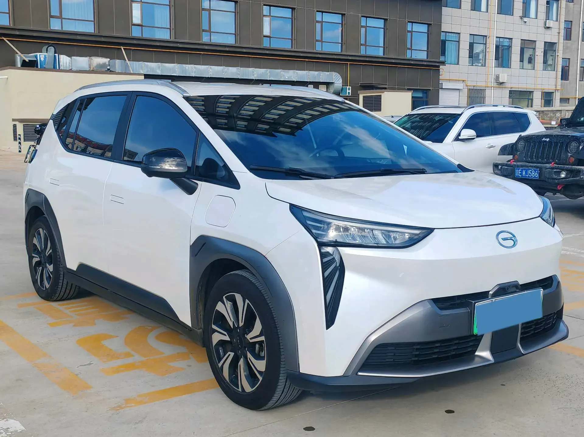 2022 AION Y thumbnail 3