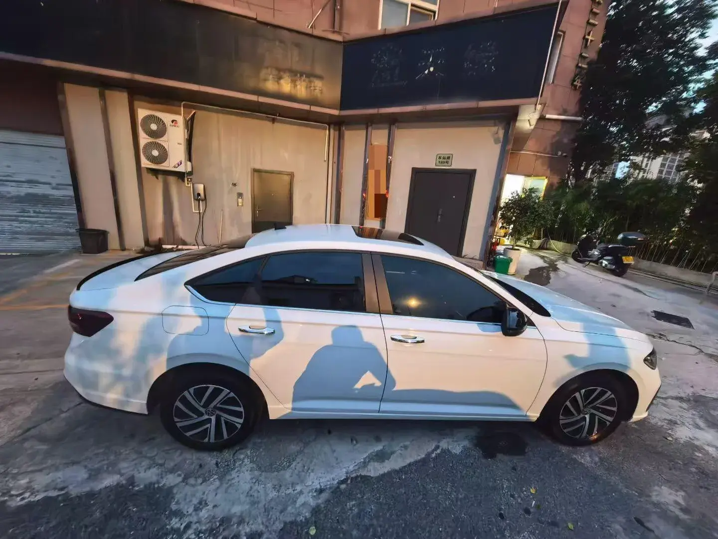 2023 VOLKSWAGEN LAVIDA thumbnail 3