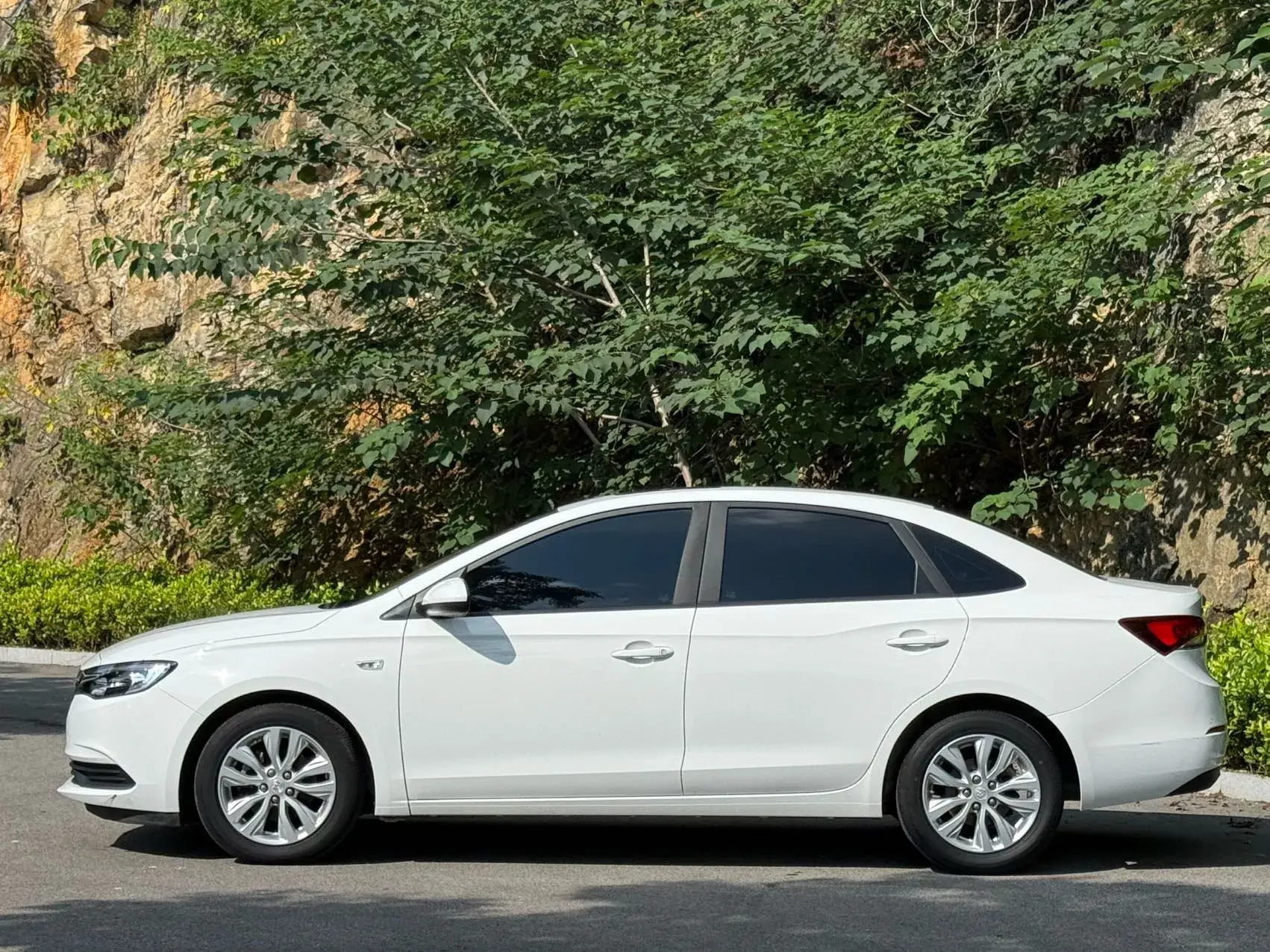 2021 BUICK EXCELLE thumbnail 3