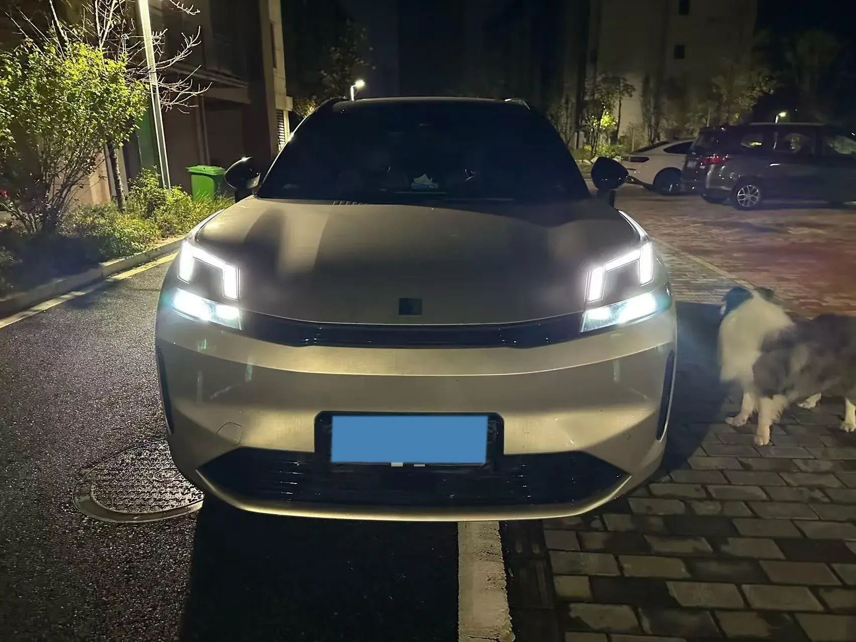 2023 LYNK&CO 08 thumbnail 2