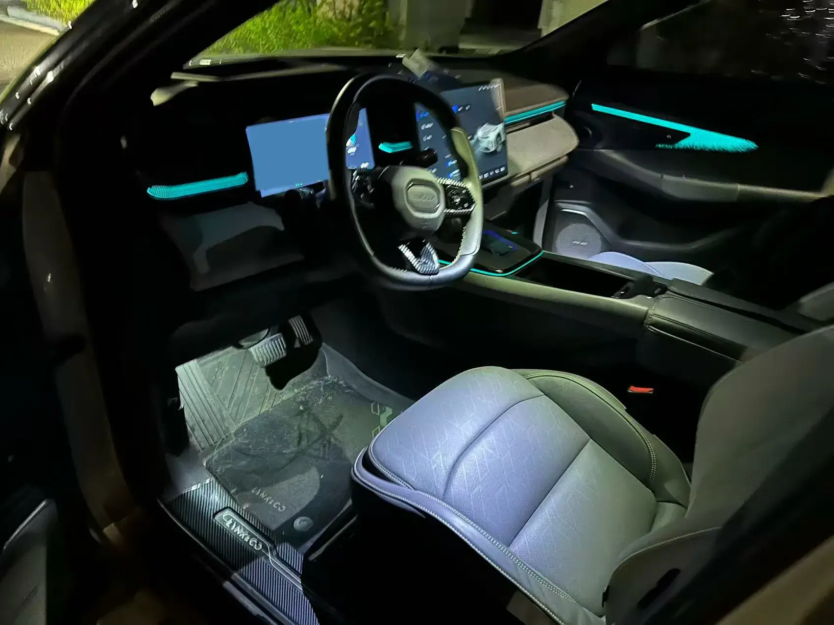 2023 LYNK&CO 08 thumbnail 4