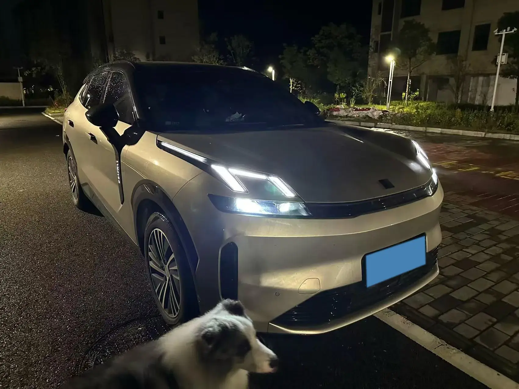 2023 LYNK&CO 08 thumbnail 3