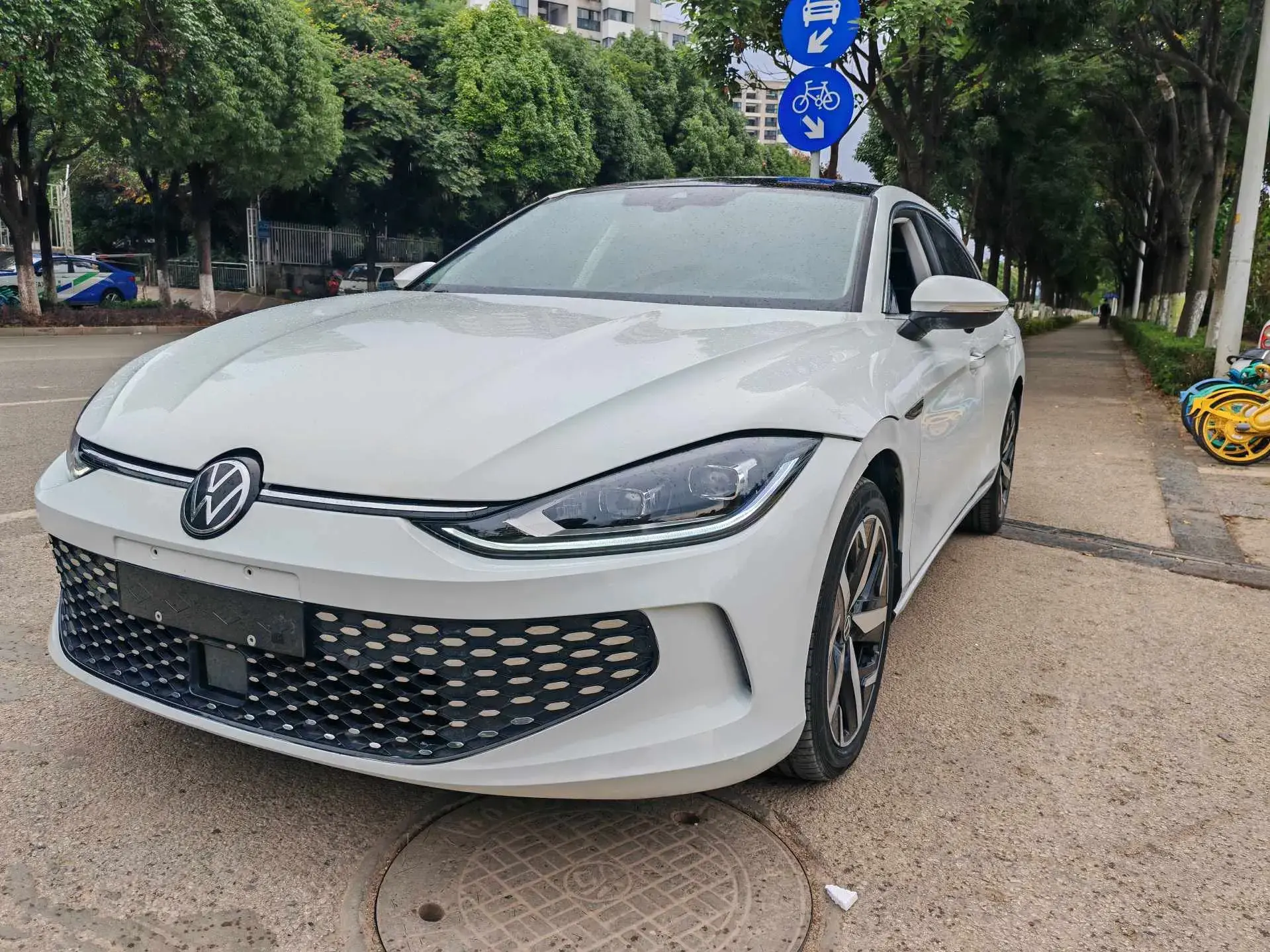 2024 VOLKSWAGEN LAMANDO view 1