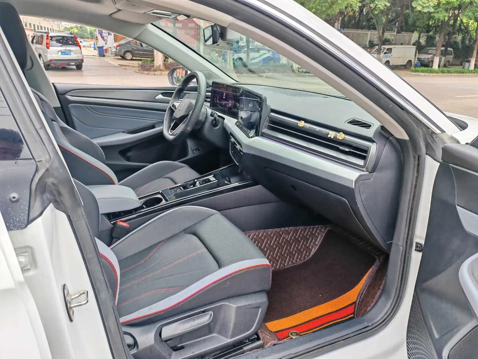 2024 VOLKSWAGEN LAMANDO thumbnail 4