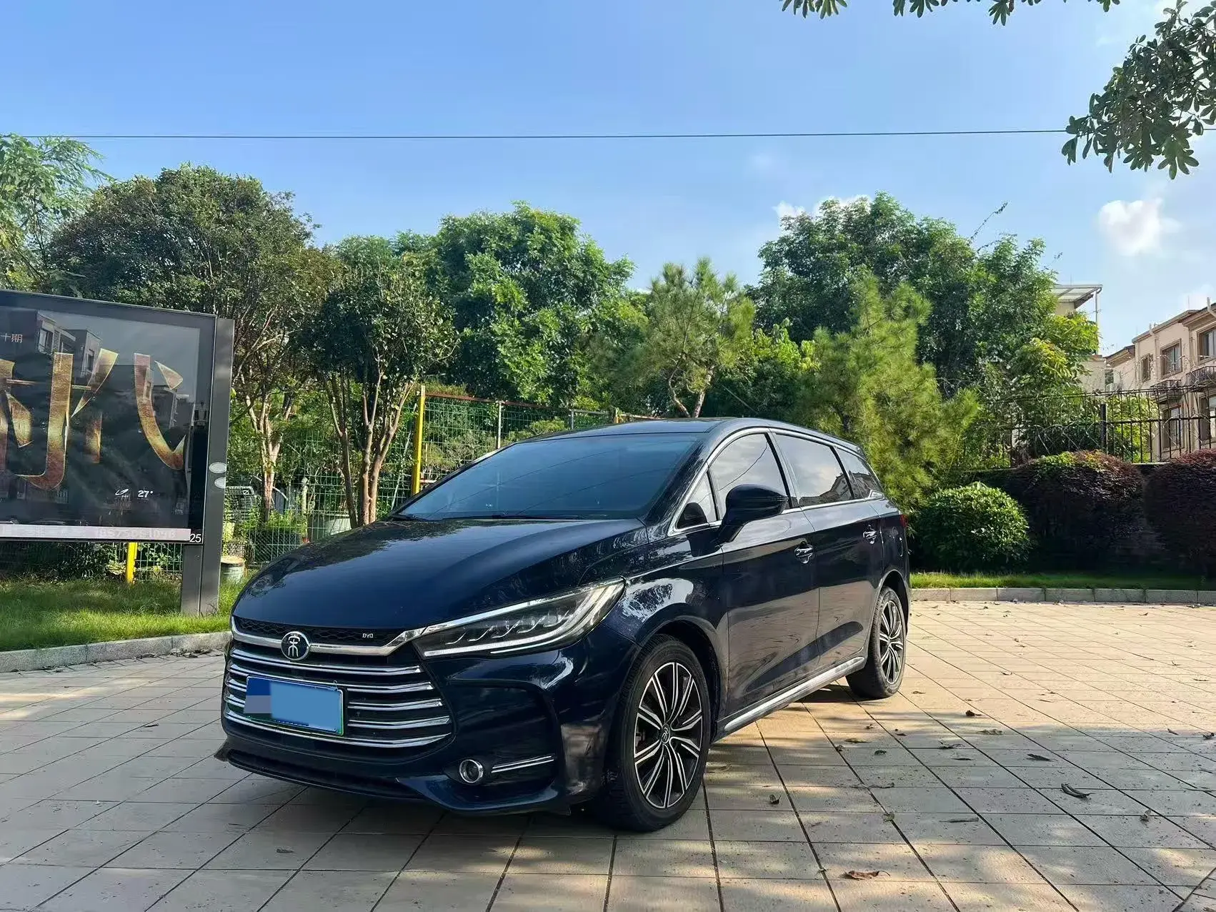 2019 BYD SONG view 1