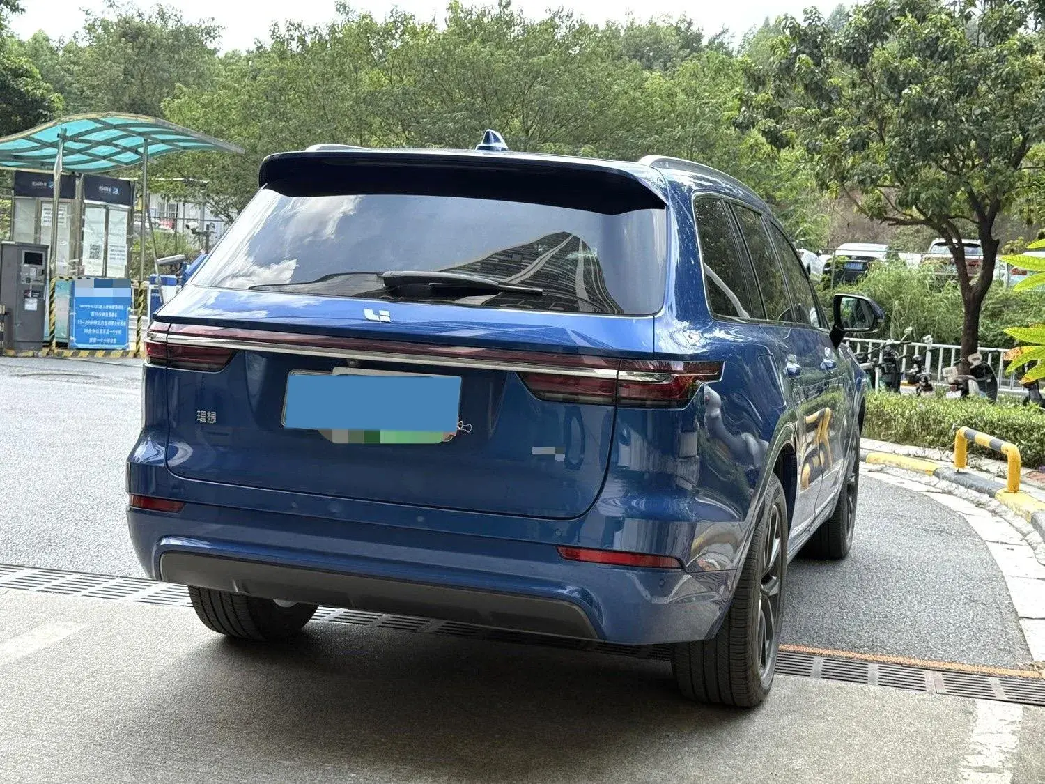 2020 LI ONE thumbnail 2