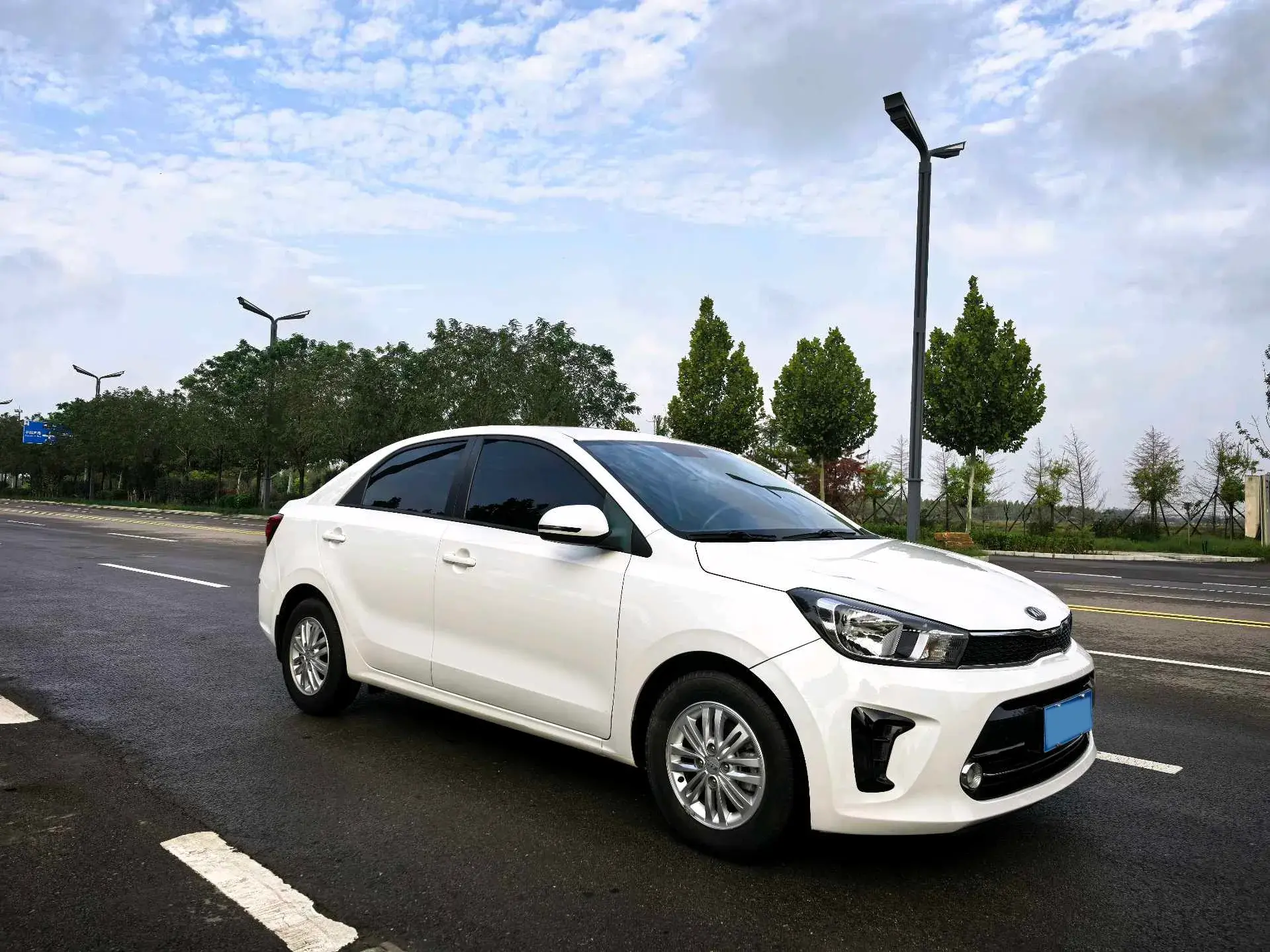 2017 KIA PEGAS thumbnail 4