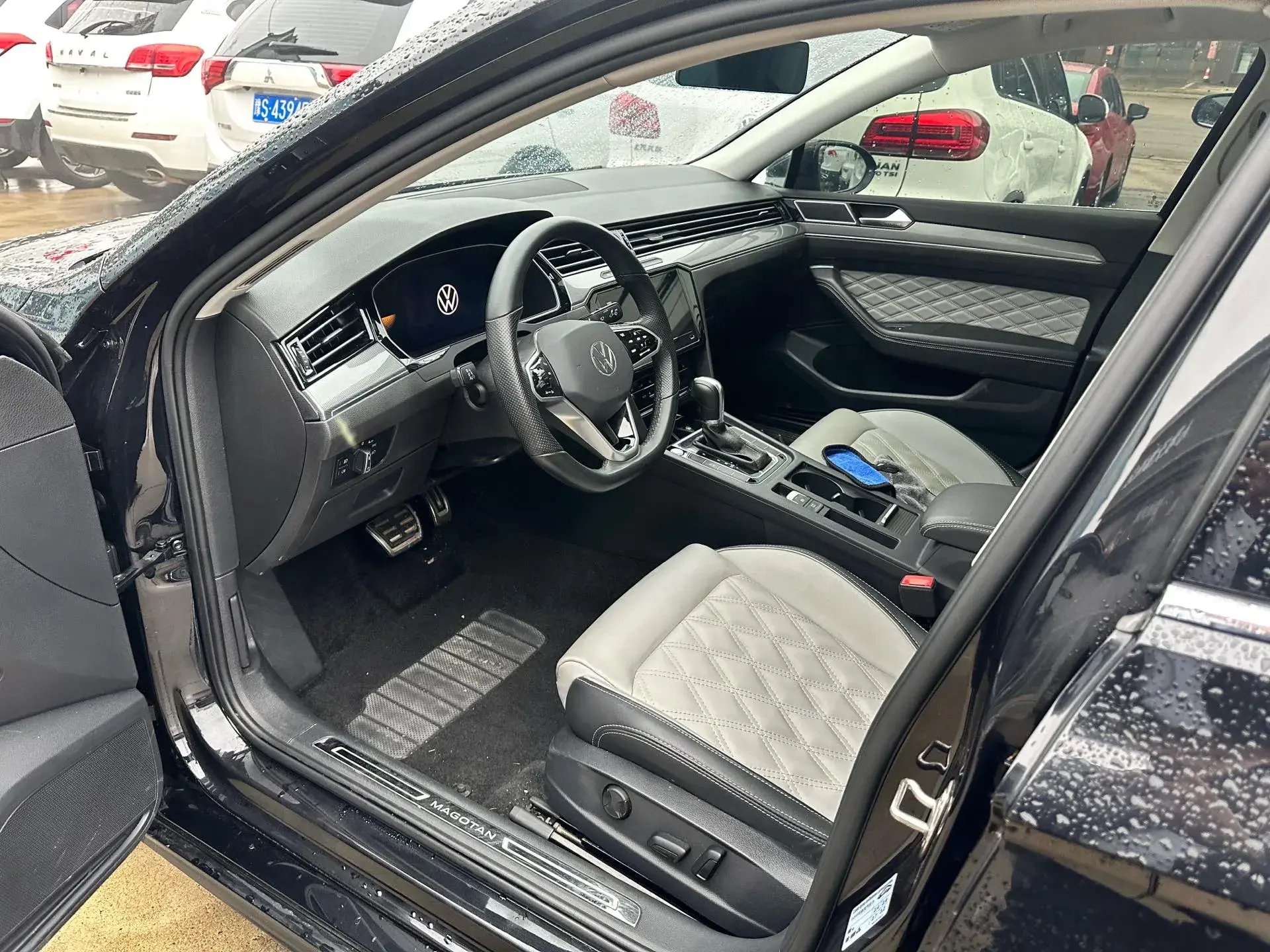 2023 VOLKSWAGEN MAGOTAN thumbnail 2