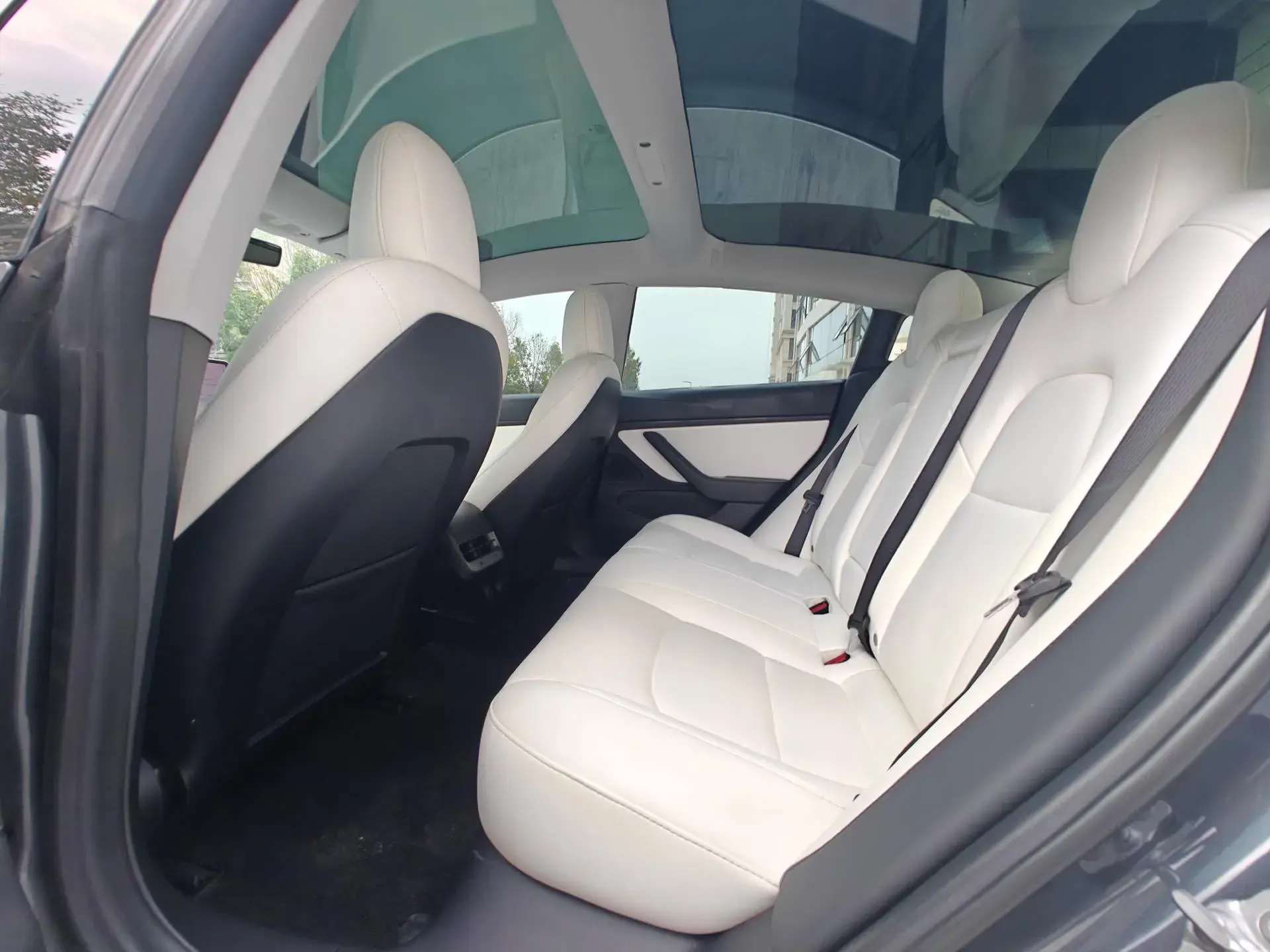 2019 TESLA MODEL thumbnail 4