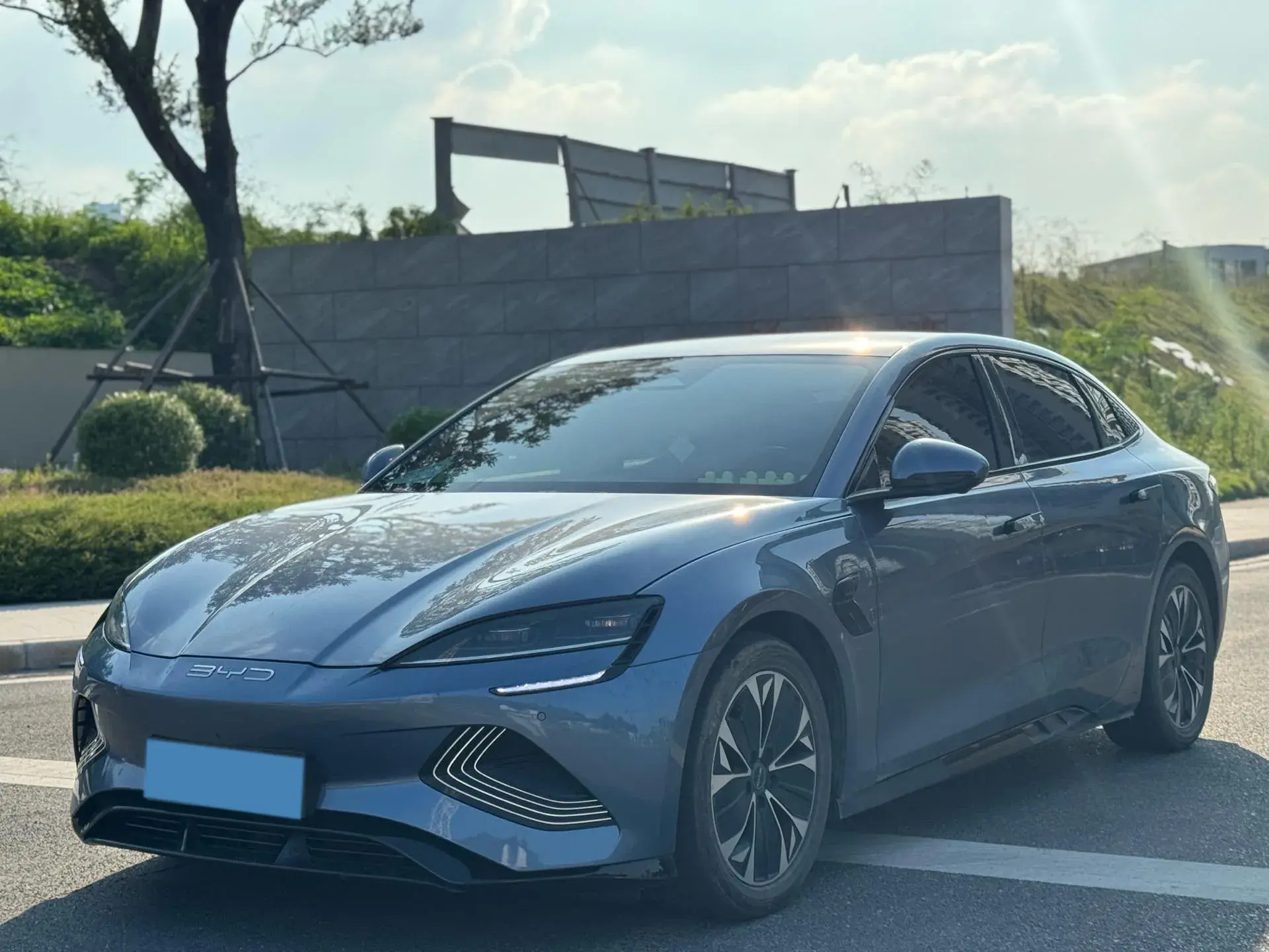 2022 BYD SEAL view 1