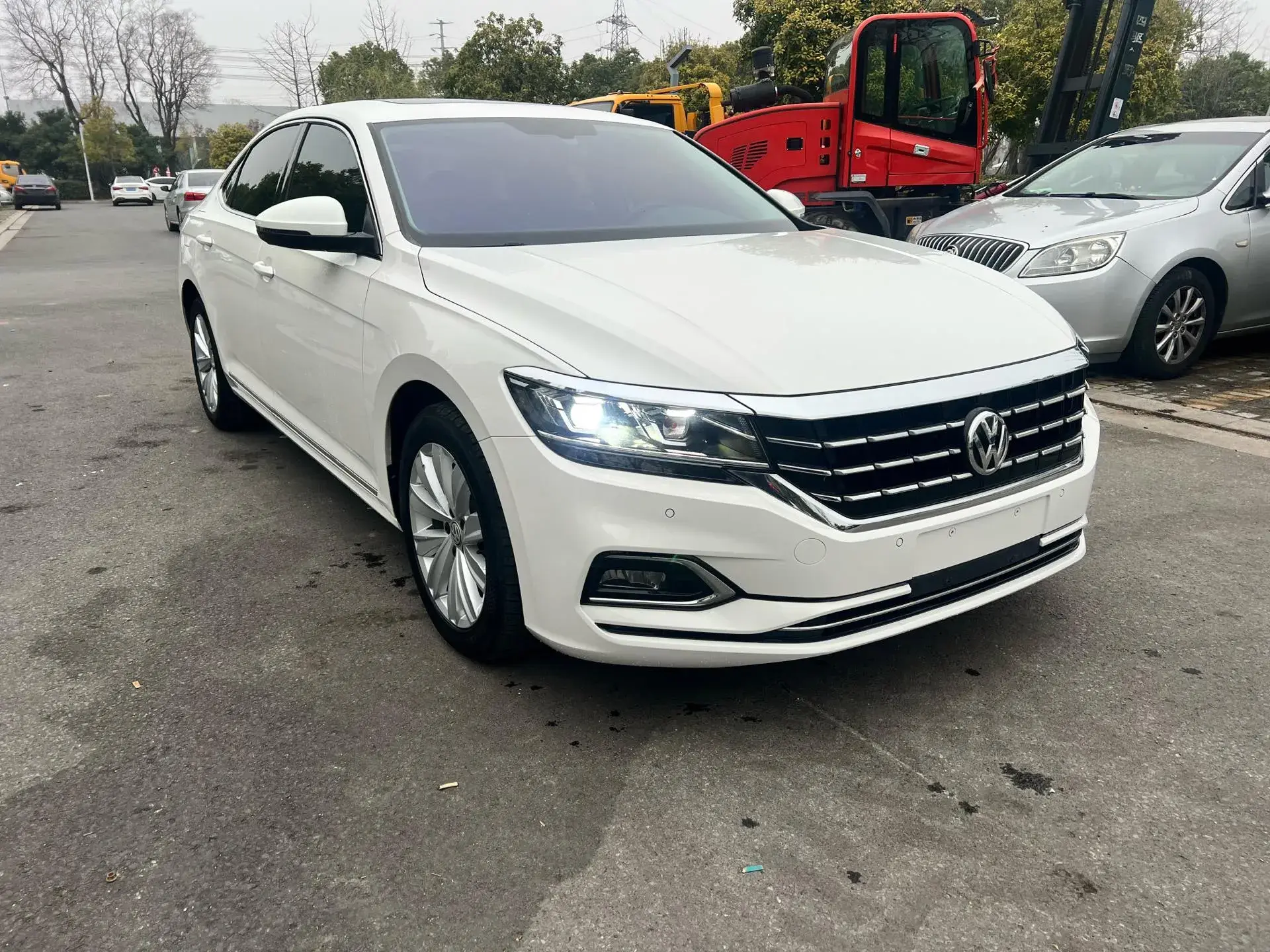 2019 VOLKSWAGEN PASSAT thumbnail 2