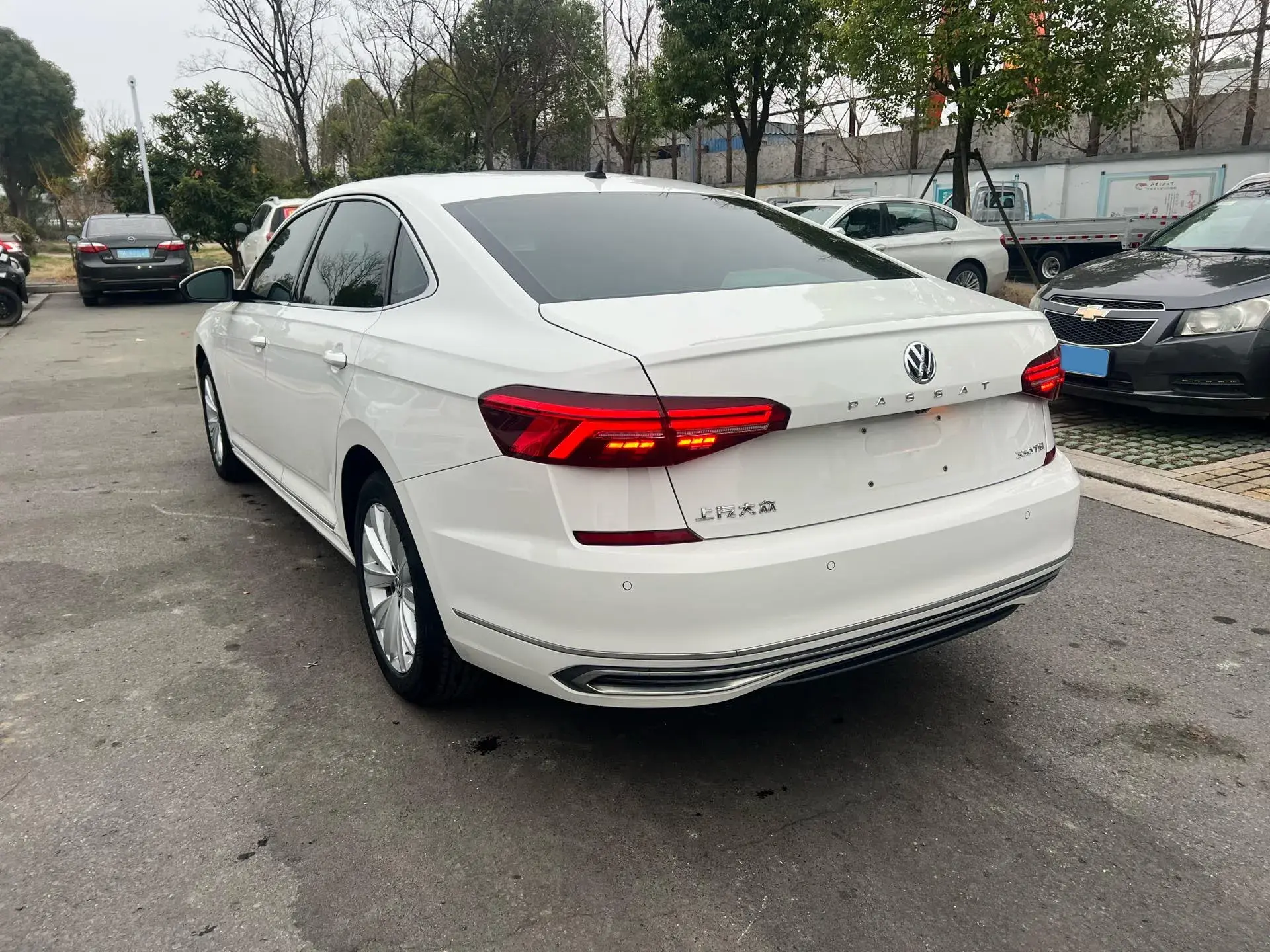 2019 VOLKSWAGEN PASSAT thumbnail 4