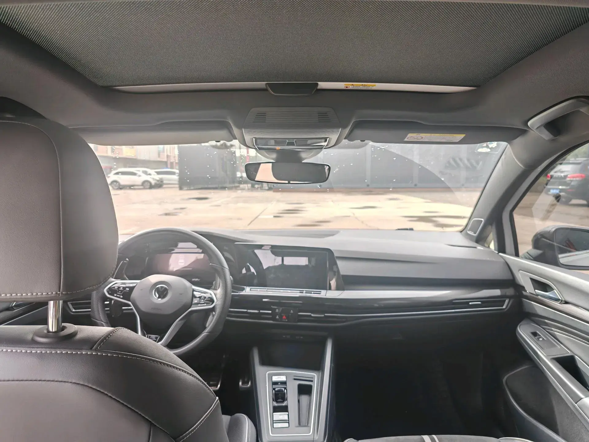 2021 VOLKSWAGEN GOLF thumbnail 4