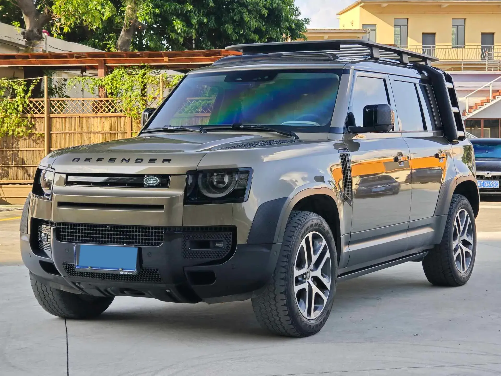 2021 LAND ROVER view 1