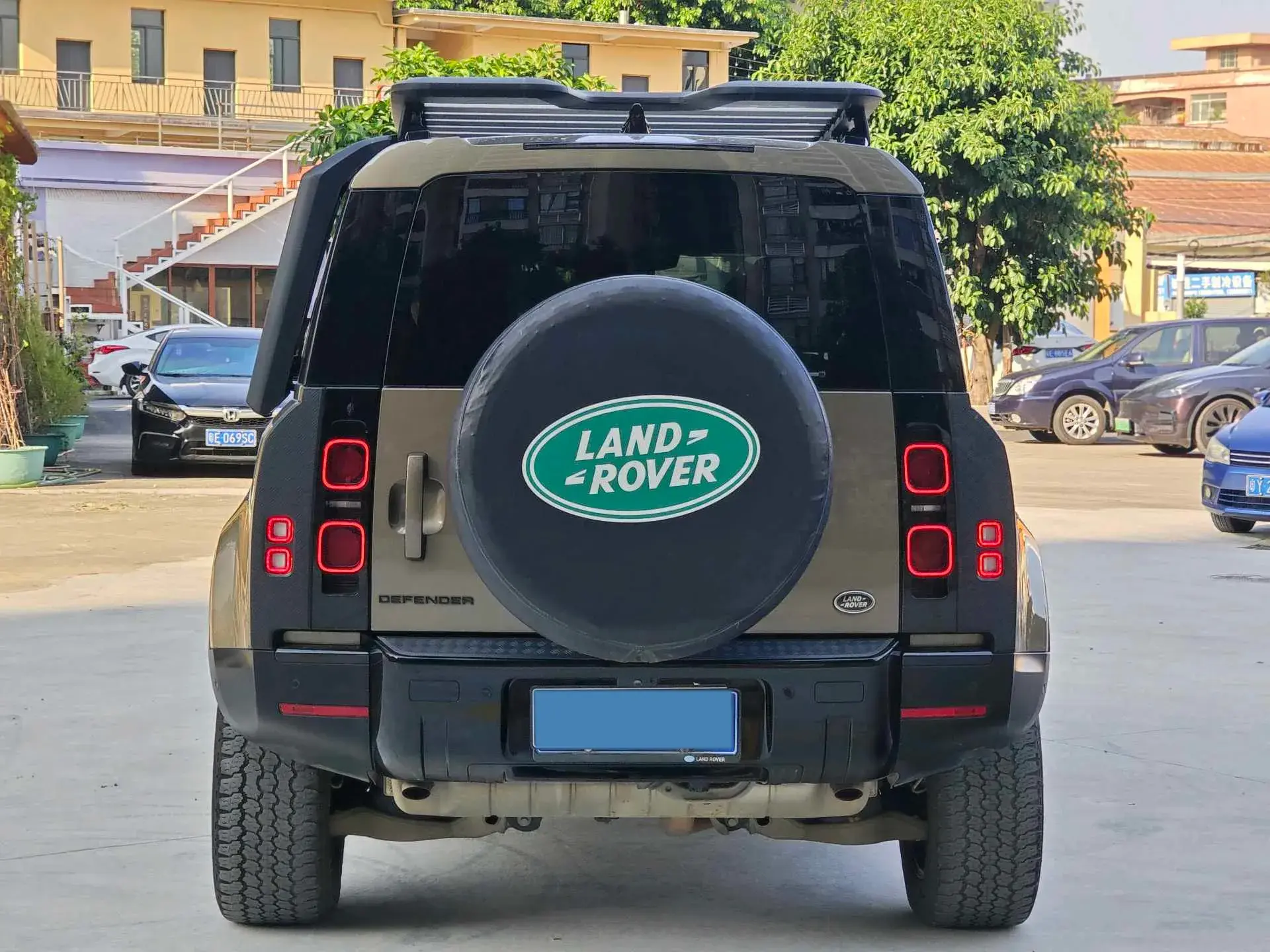 2021 LAND ROVER thumbnail 3