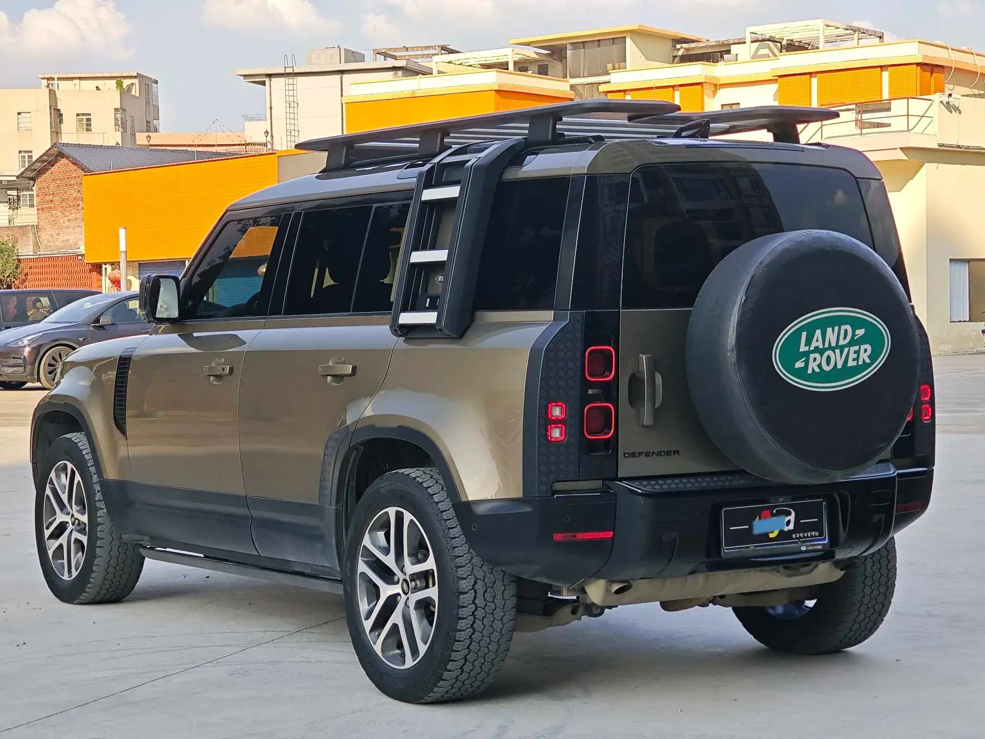 2021 LAND ROVER thumbnail 4