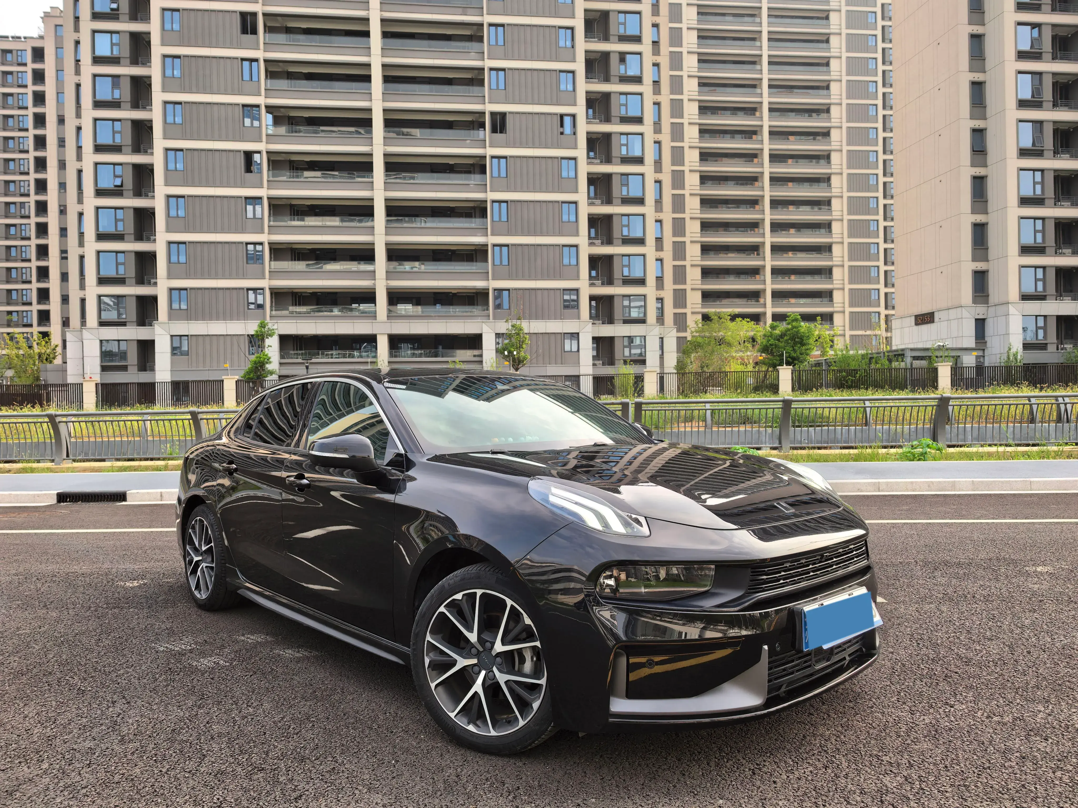 2021 LYNK&CO 03 thumbnail 3