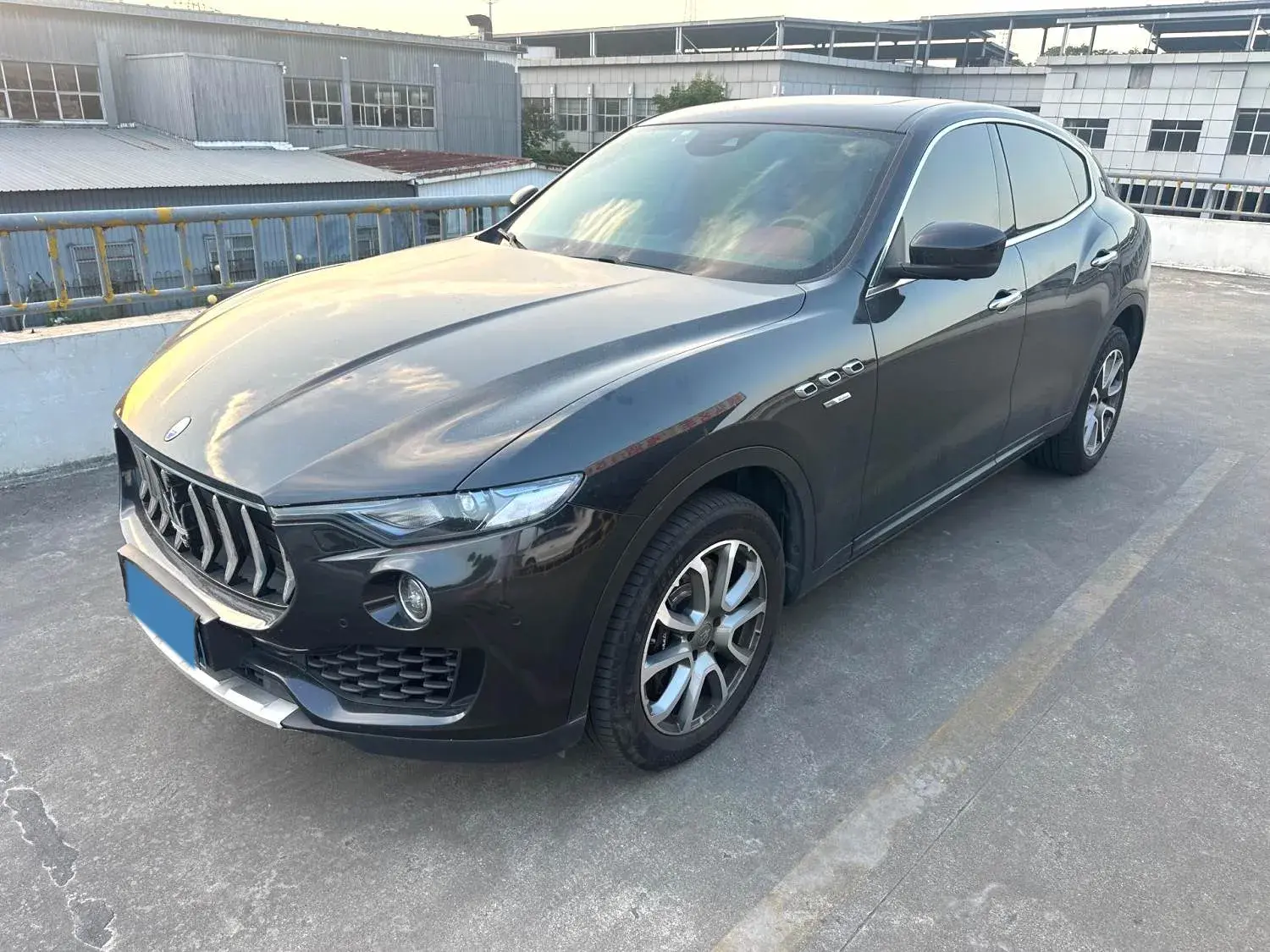 2018 MASERATI LEVANTE view 1