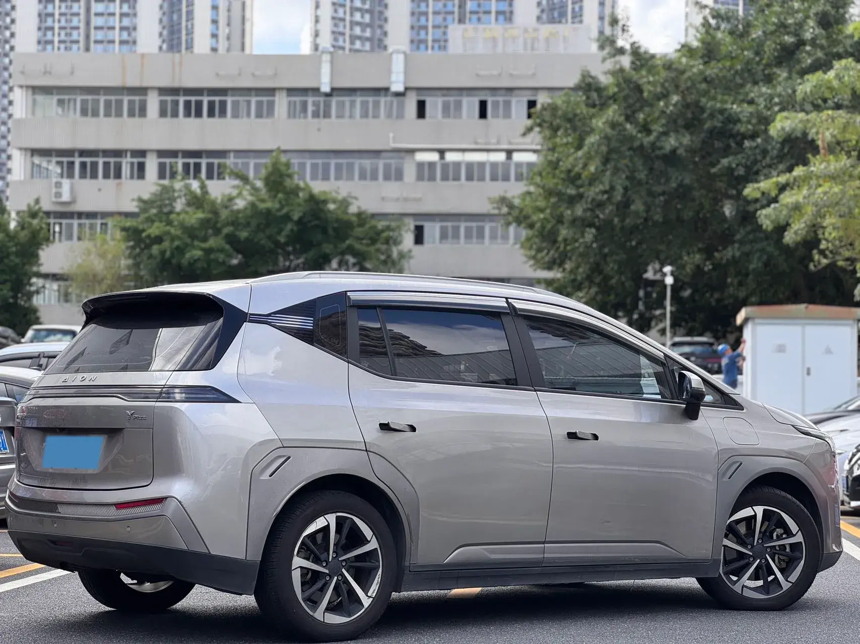 2022 AION Y thumbnail 3