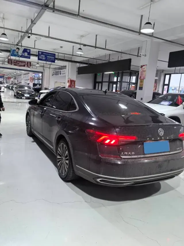 2019 VOLKSWAGEN PASSAT thumbnail 4