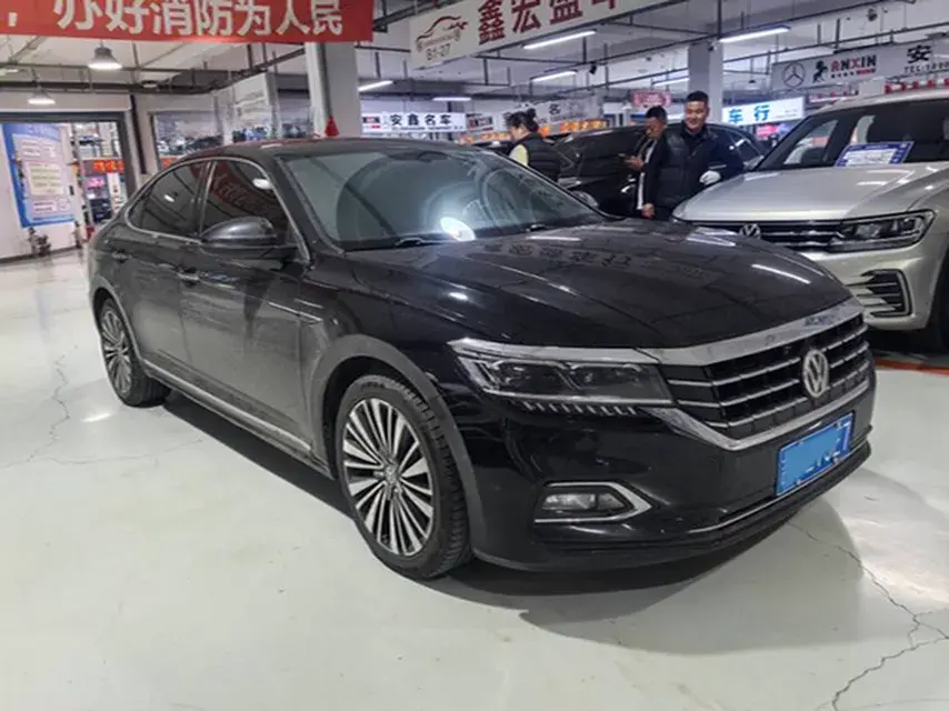 2019 VOLKSWAGEN PASSAT thumbnail 3