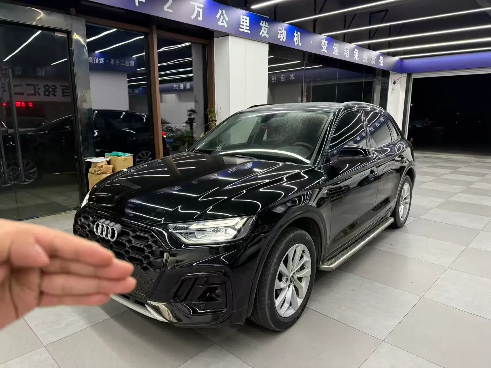 2022 AUDI Q5L view 1