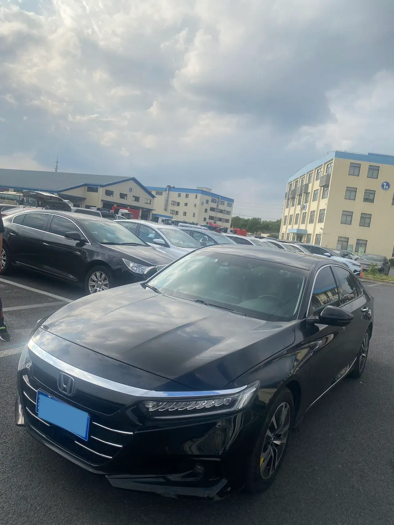 2022 HONDA ACCORD view 1