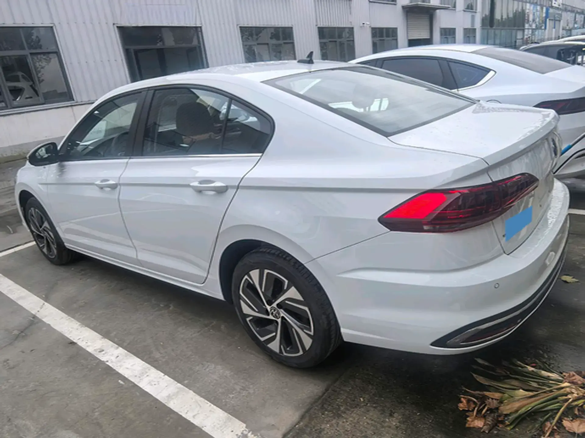 2025 VOLKSWAGEN BORA thumbnail 2