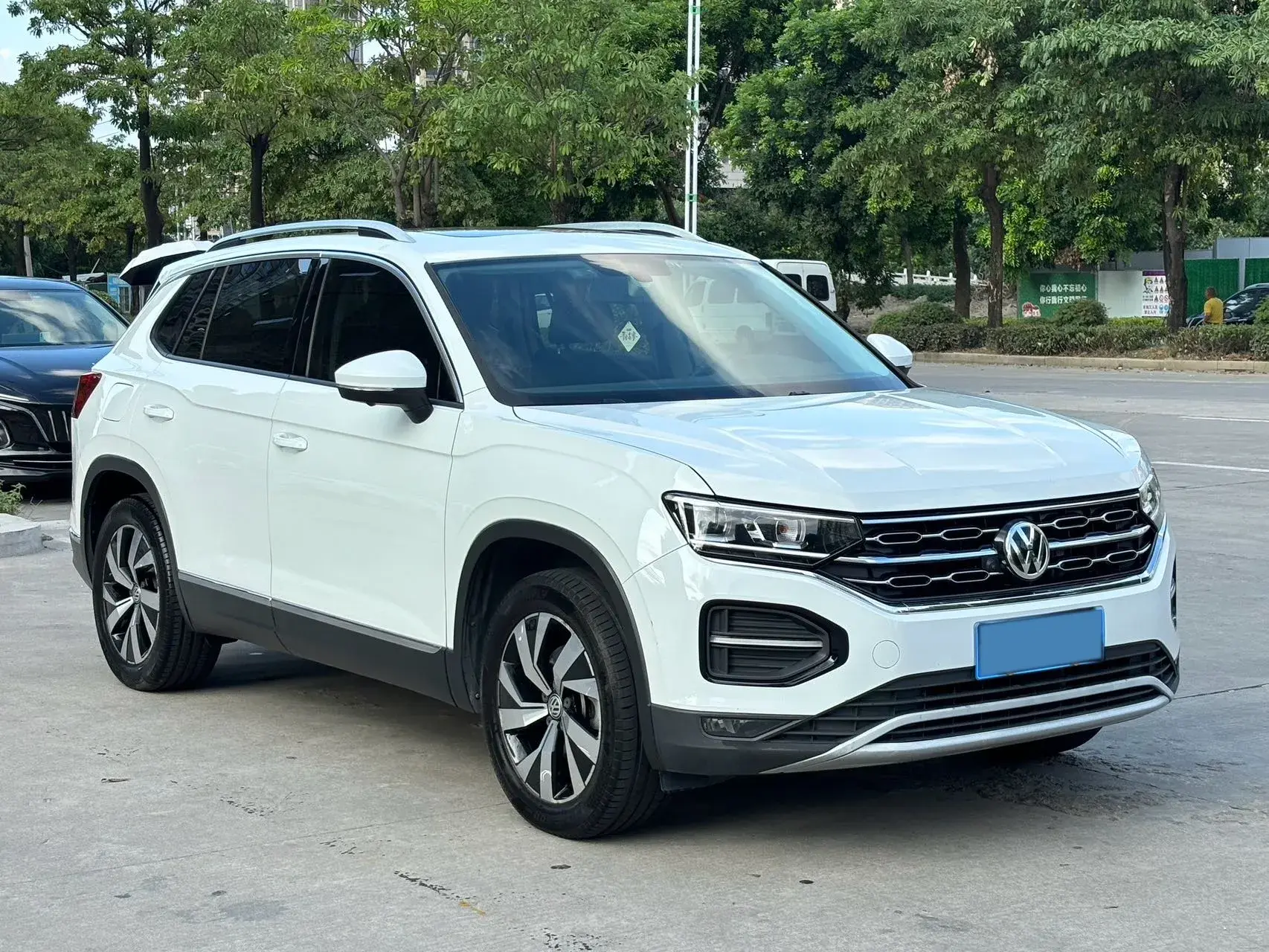 2019 VOLKSWAGEN TAYRON thumbnail 3