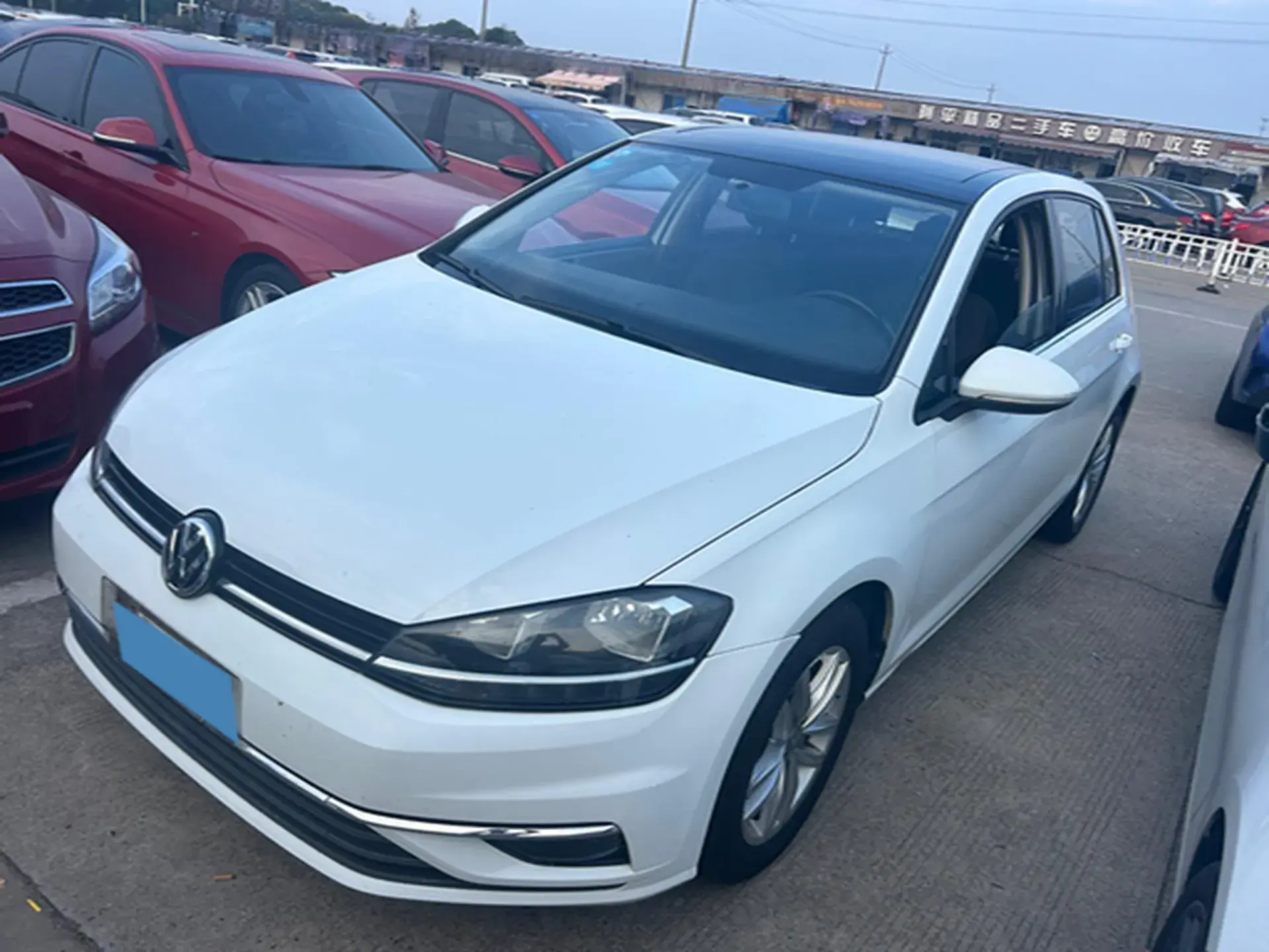 2018 VOLKSWAGEN GOLF view 1