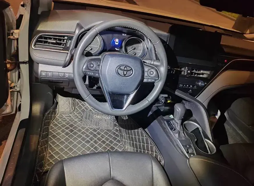 2021 TOYOTA CAMRY thumbnail 3