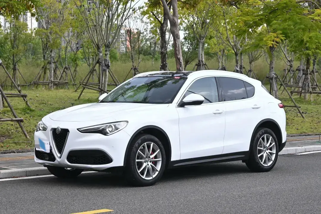 2017 ALFA ROMEO view 1